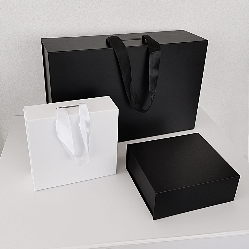 One-piece magnetic closure box